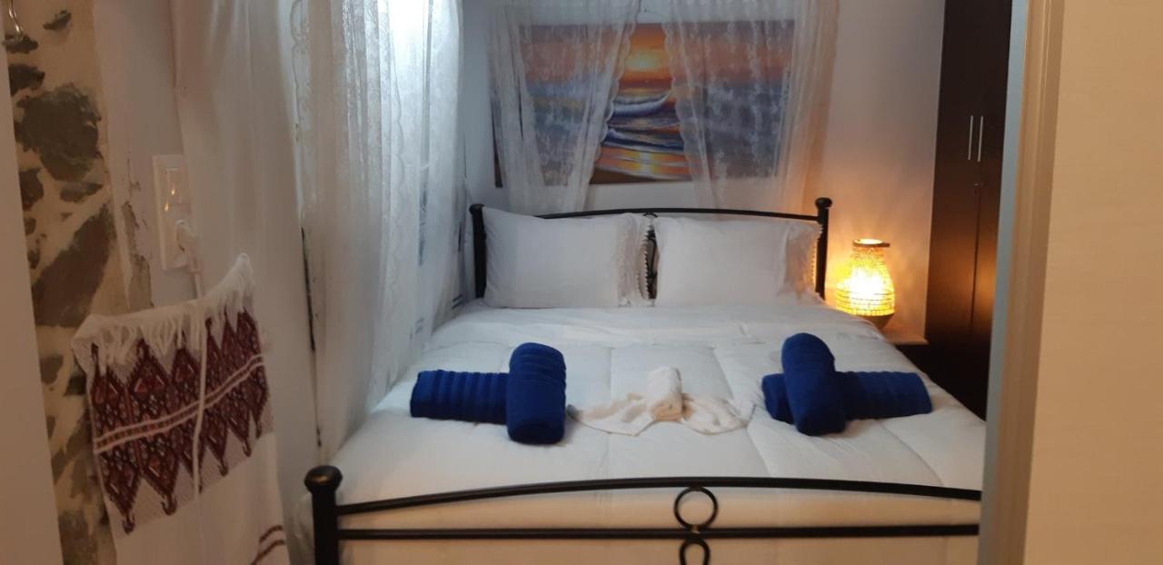 Petrino Paradosiako Kerames Buitenkant foto