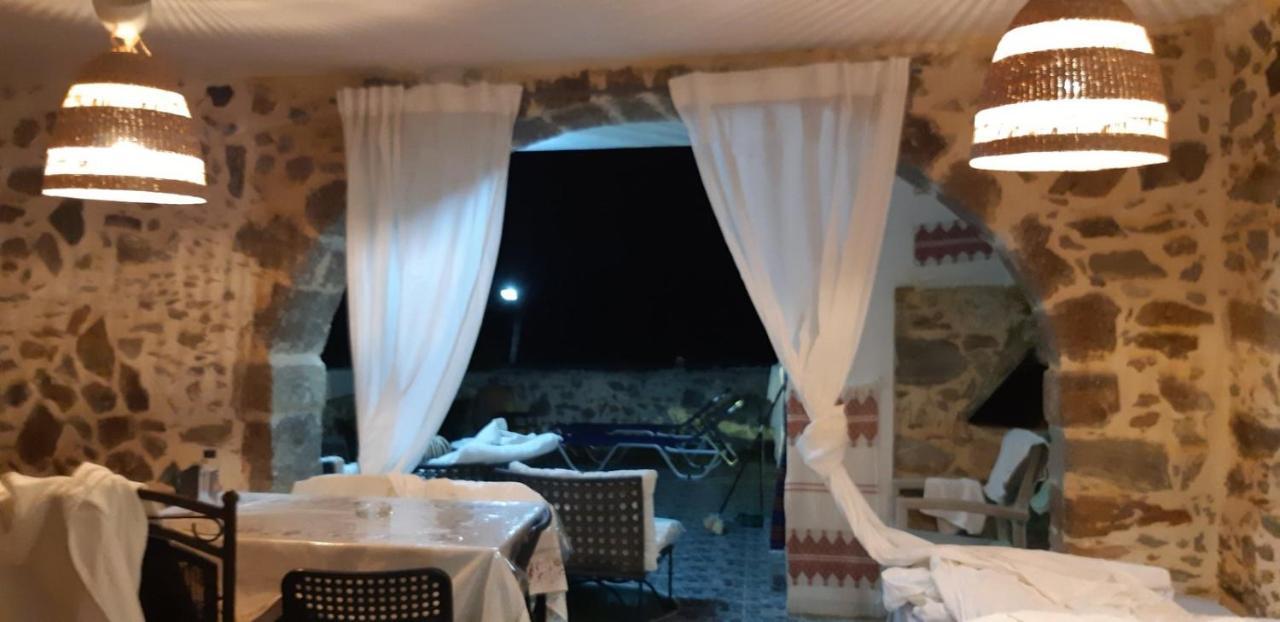 Petrino Paradosiako Kerames Buitenkant foto