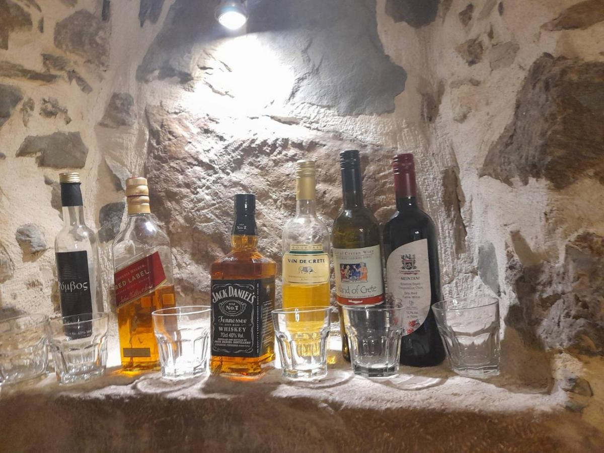 Petrino Paradosiako Kerames Buitenkant foto