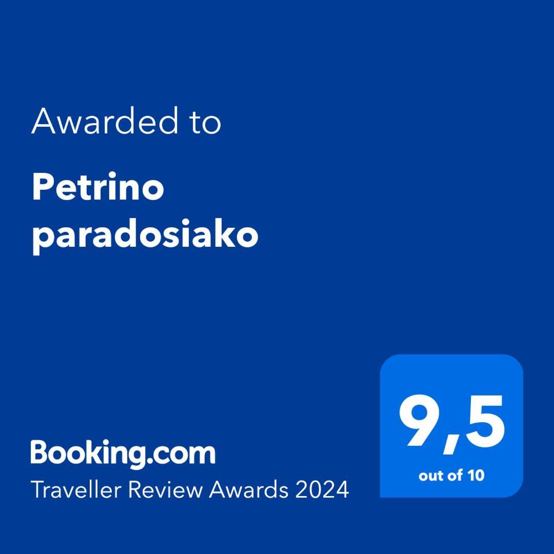 Petrino Paradosiako Kerames Buitenkant foto