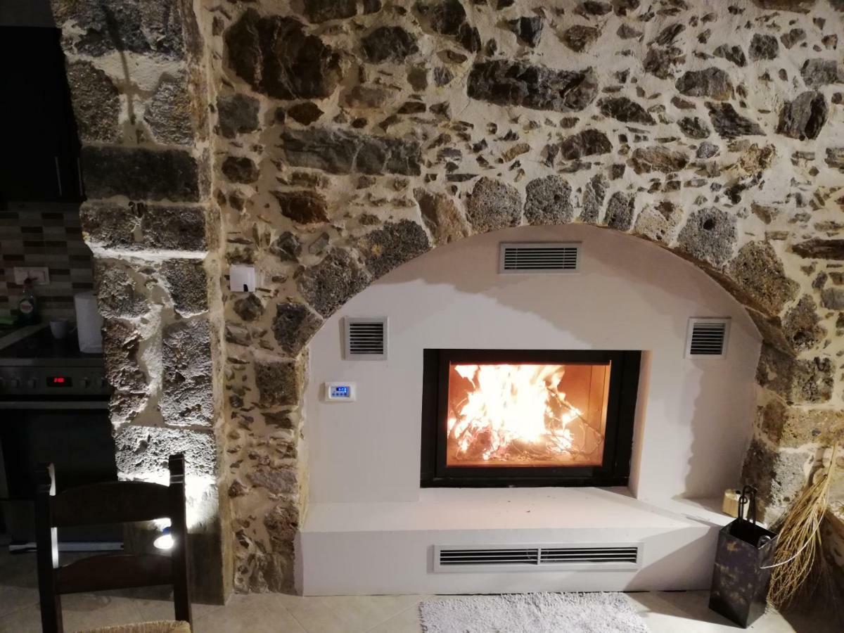 Petrino Paradosiako Kerames Buitenkant foto